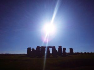 Das Monument Stonehenge bei mystischer Beleuchtung