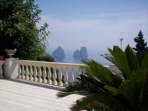 Italien = Strahlender Sonnenschein, sanft rauschendes Meer und ein Hauch von Luxus
